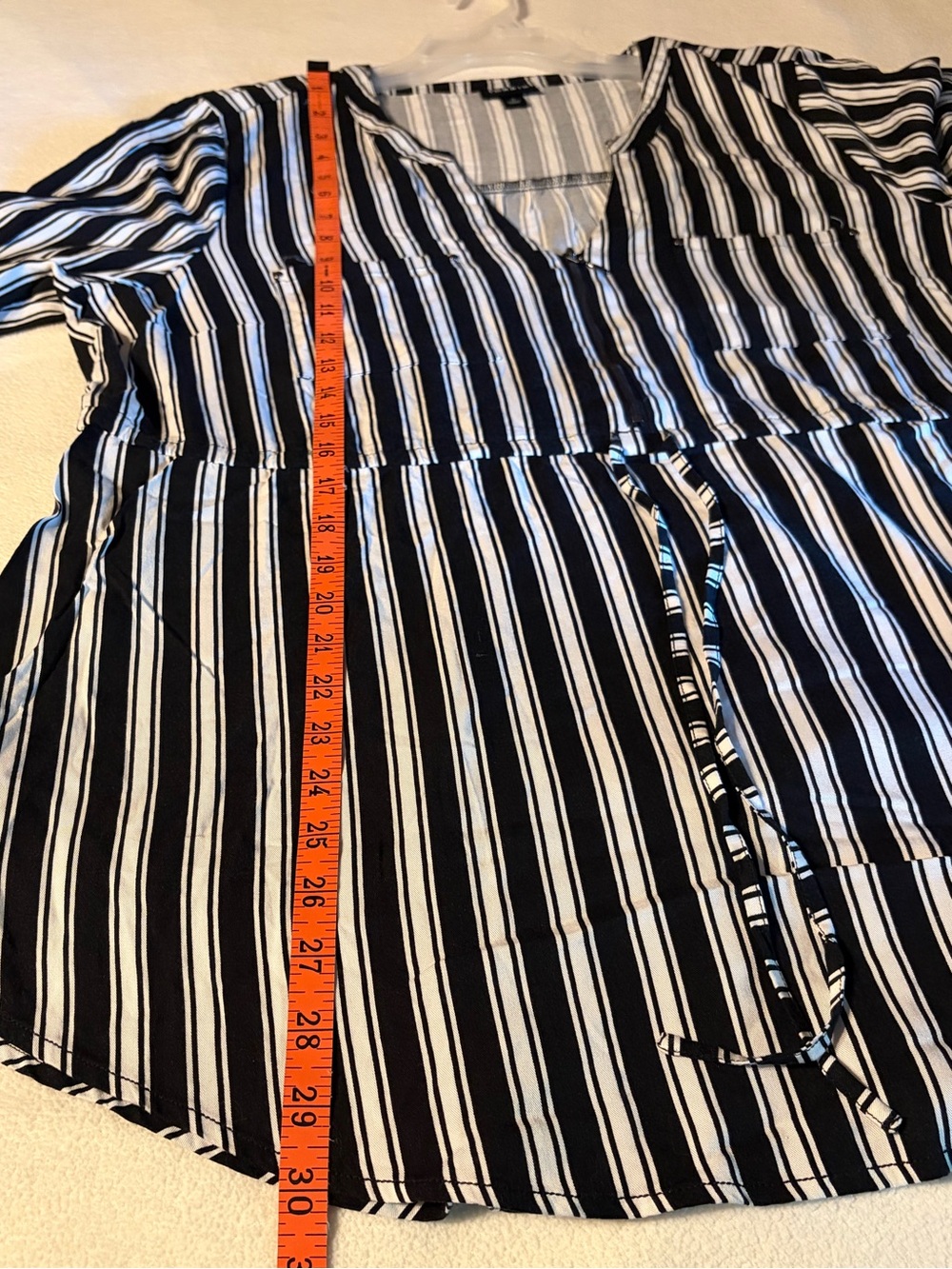 TORRID Women’s Black & White Bold Striped Blouse Top with a Drawstring Waist  1X - Picture 7 of 7